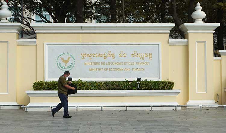 Cambodia’s first-half customs revenue rises 4.5%